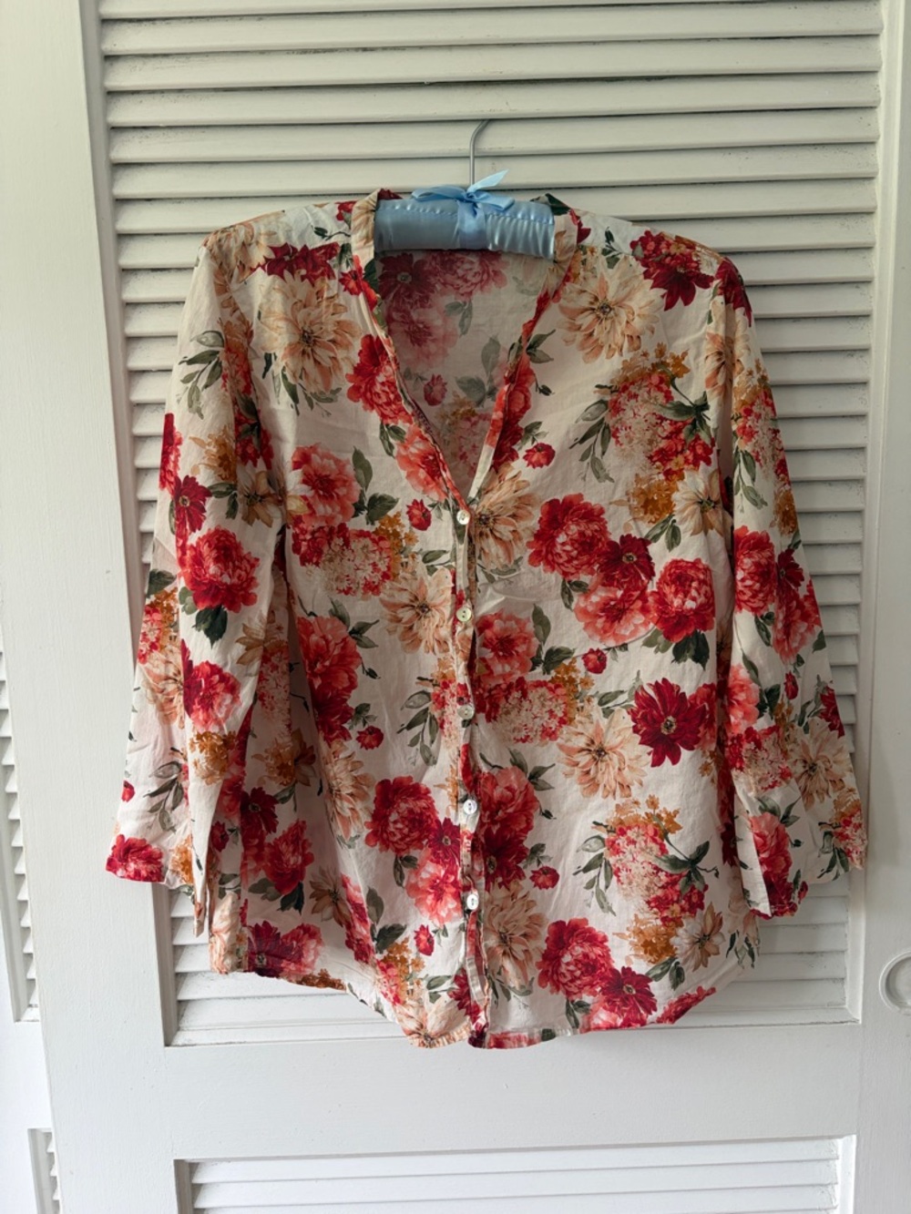 Floral Button-Front mandarin collar blouse -off white with Red & Peach Flowers